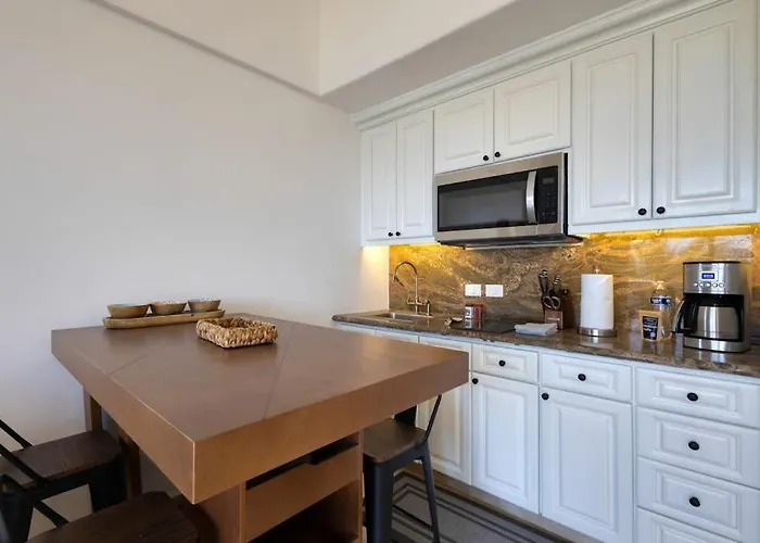 Сasa de vacaciones Stylish Coastal Retreat With Breathtaking Views, Pool & Private Balcony *