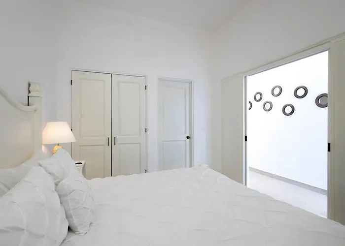 Stylish Coastal Retreat With Breathtaking Views, Pool & Private Balcony Сasa de vacaciones *
